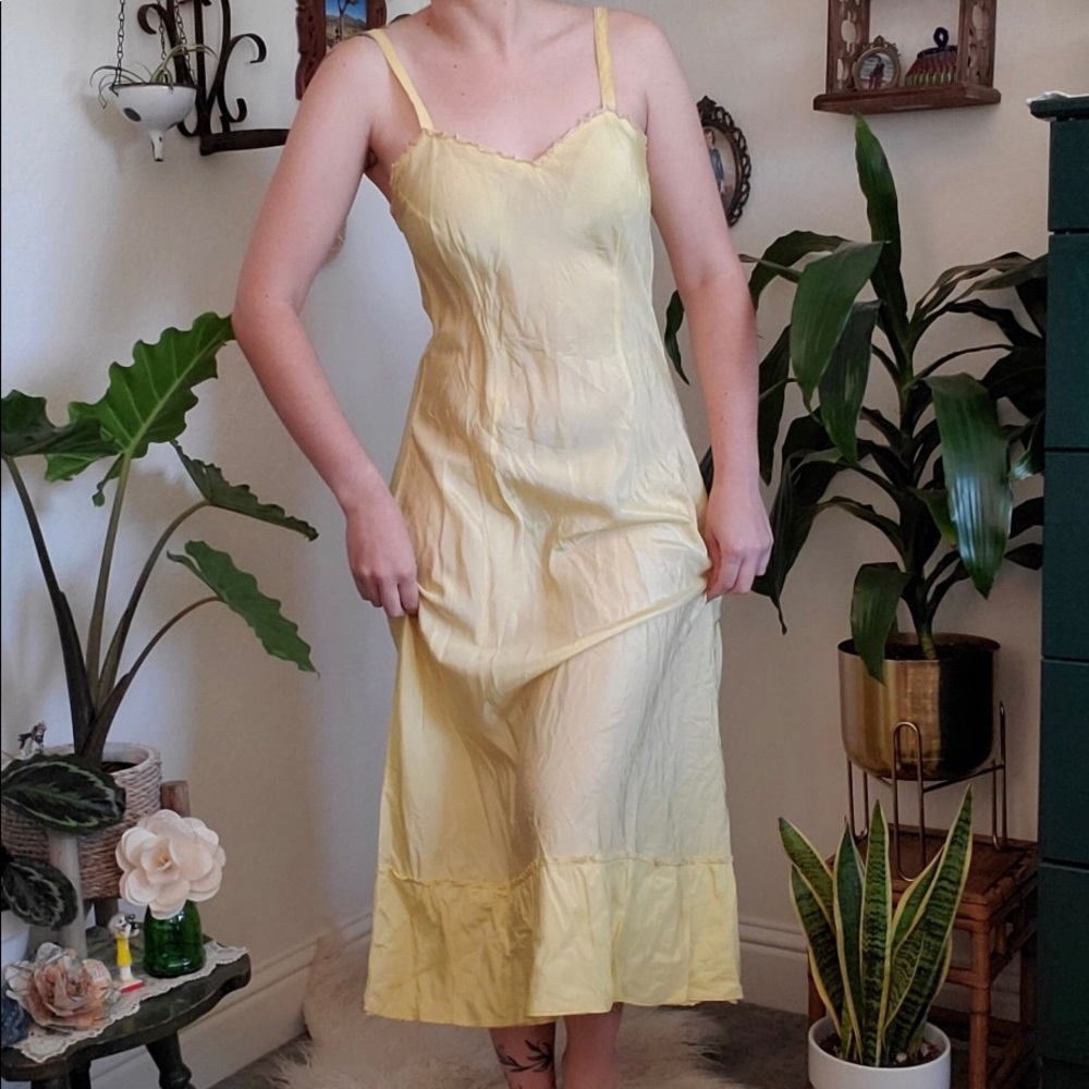 1930s Pale yellow Night gown/slip
